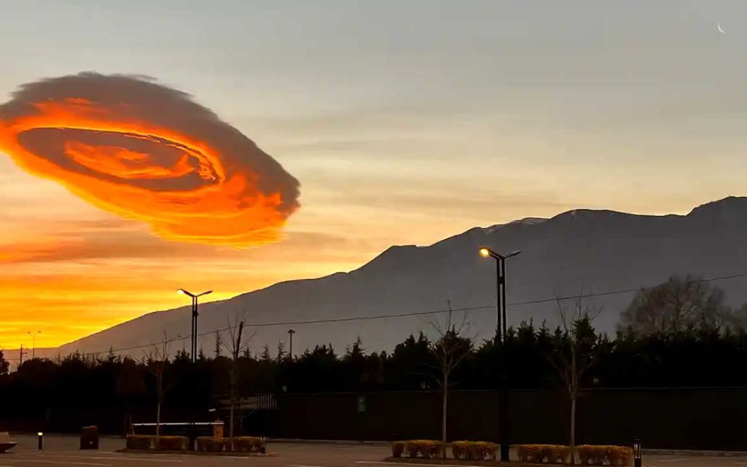 Extraña nube similar a un “portal” sorprende a residentes de ciudad de Turquía
