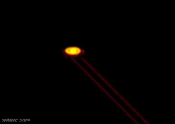 ¿Rayos láser siendo disparados desde los anillos de Saturno?