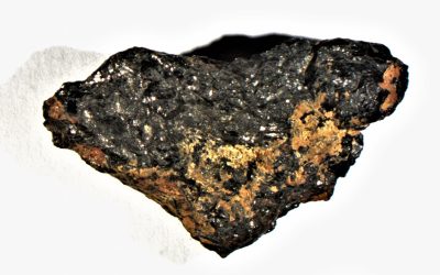 Piedra “alienígena” hallada en Egipto podría ser la evidencia de una antigua explosión espacial
