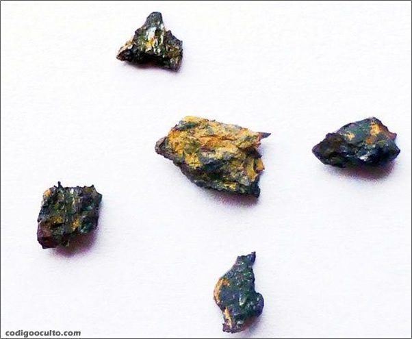 La piedra de Hypatia, descubierta por el geólogo Aly Barakat en 1996, contiene una combinación de sustancias químicas y minerales que desconcierta a los investigadores que intentan averiguar su origen