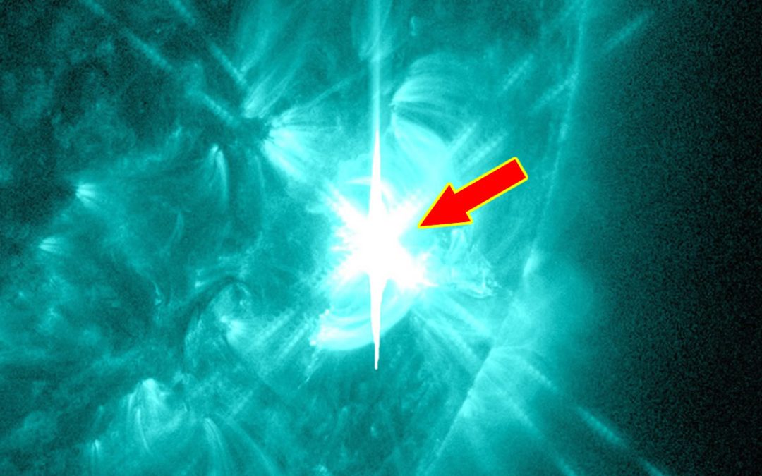 “Agujero” en el Sol y una potente erupción solar amenazan con desatar el caos en el clima espacial