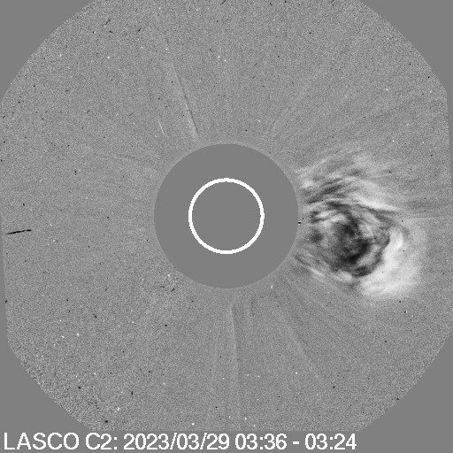 La eyección de masa coronal desde detrás del limbo oeste que no apunta a la Tierra.