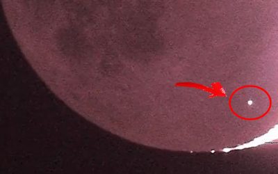 Meteorito choca con gran fuerza sobre la Luna y causa un brillante destello