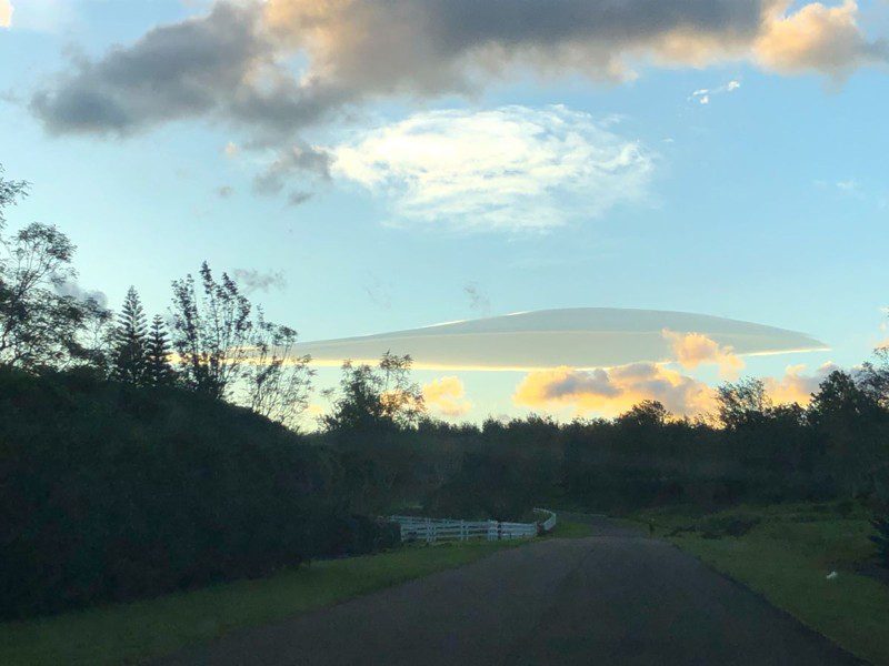 Una nube lenticular fotografiada desde el Observatorio WM Keck en Hawaii el 8 de marzo de 2023