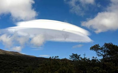 Nubes con forma de “platillo” invaden el cielo de Hawaii