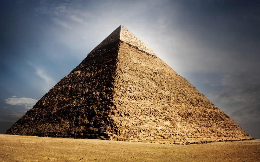 Científicos usan “radiación espacial” para mapear el interior de las Grandes Pirámides