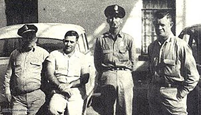 Dan Dwyer junto a sus colegas en 1947