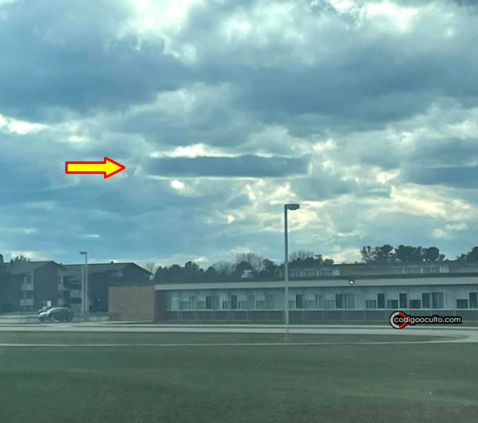 Una nube rectangular sobre Michigan