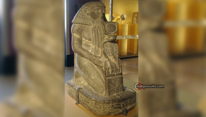 Estatua de Senenmut