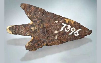 Descubren punta de flecha de 3.000 años forjada con hierro de un meteorito