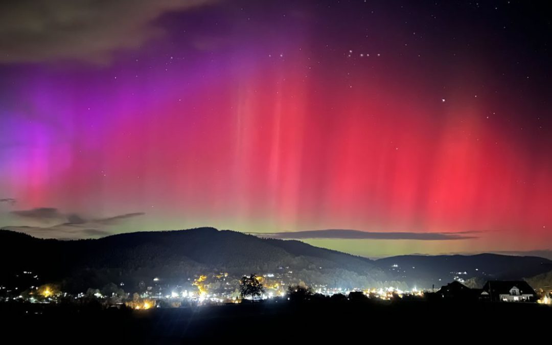 Inusuales auroras boreales son vistas en varios lugares poco frecuentes de Europa