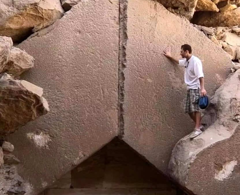 La misteriosa y enorme entrada principal de la Gran Pirámide de Keops, en Egipto
