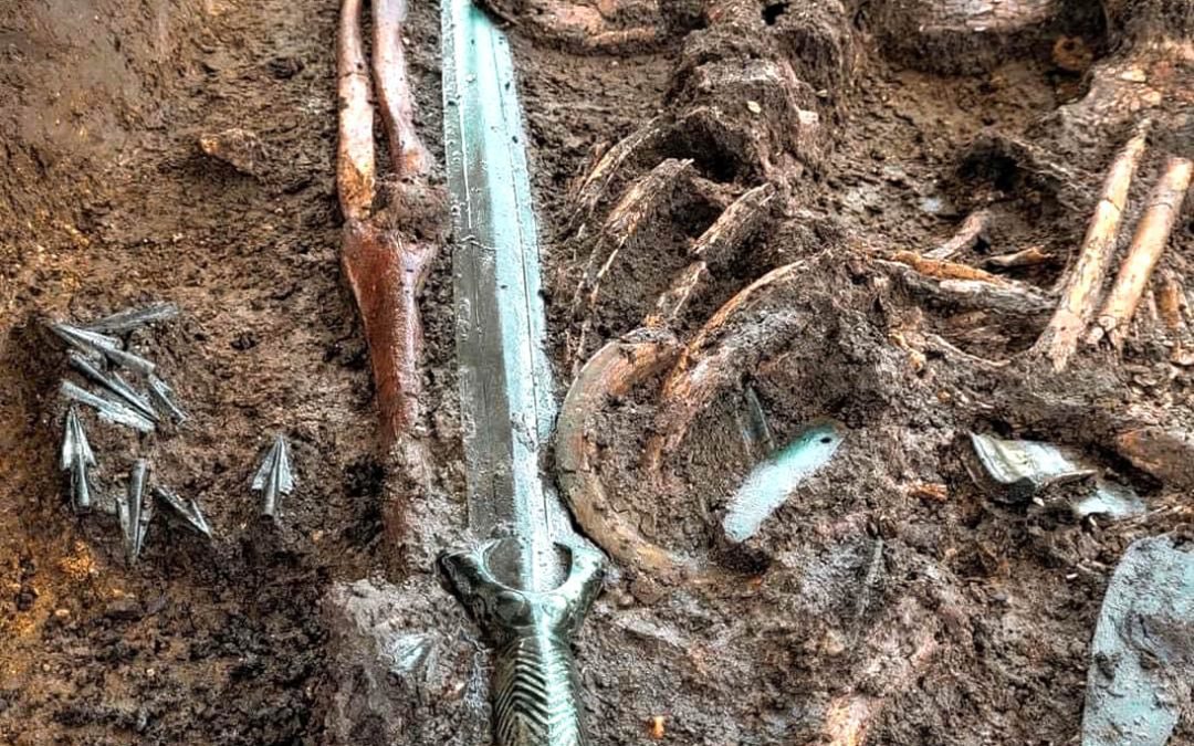 Espada de bronce de 3.000 años hallada en Baviera, Alemania