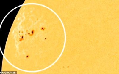 Un enorme grupo de manchas solares 15 veces el tamaño de la Tierra aparece en el Sol