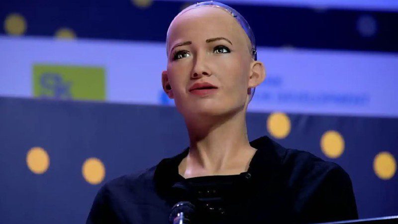 Sophia, la humanoide robot equipada con IA.