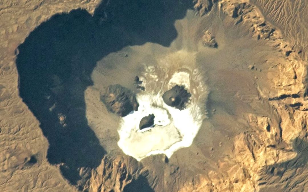 Astronauta captura imagen de una “calavera” en el desierto del Sahara