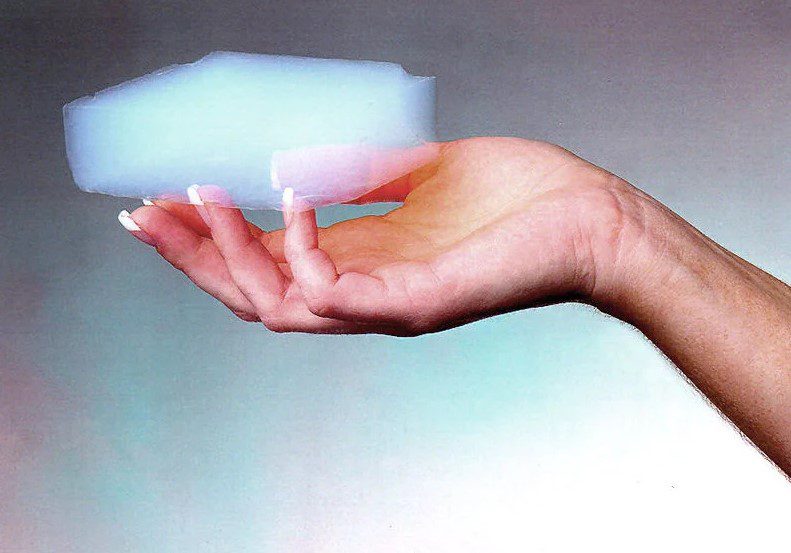 Aerogel, el material sólido más ligero del mundo