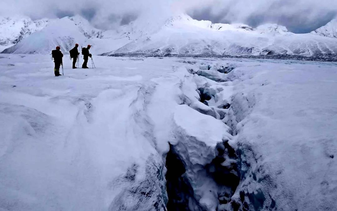 Científicos detectan gases migrando bajo el hielo ártico y les preocupa lo que ocurriría si “escapan”