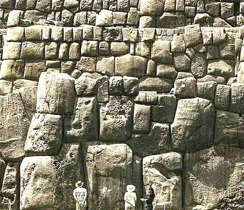 Un impresionante muro megalítico en Sacsayhuamán, Cusco, Perú