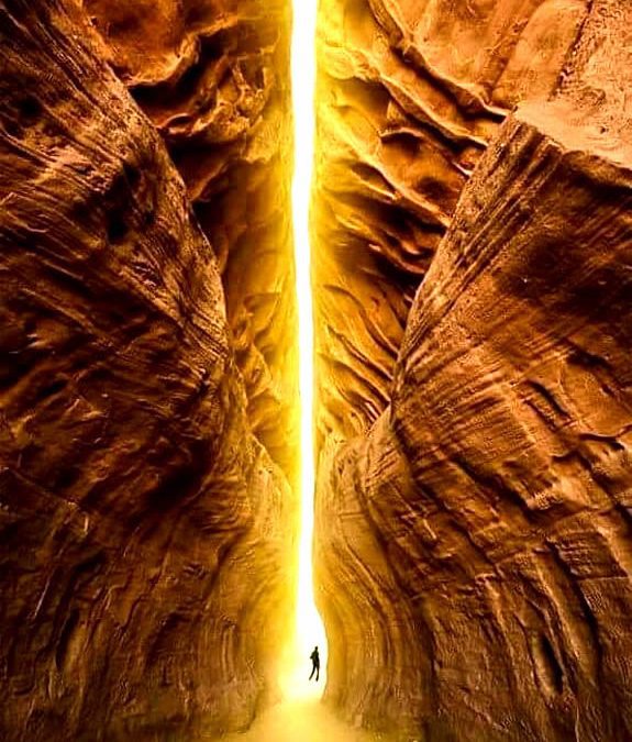 El “Túnel de la luz” en Petra, Jordania