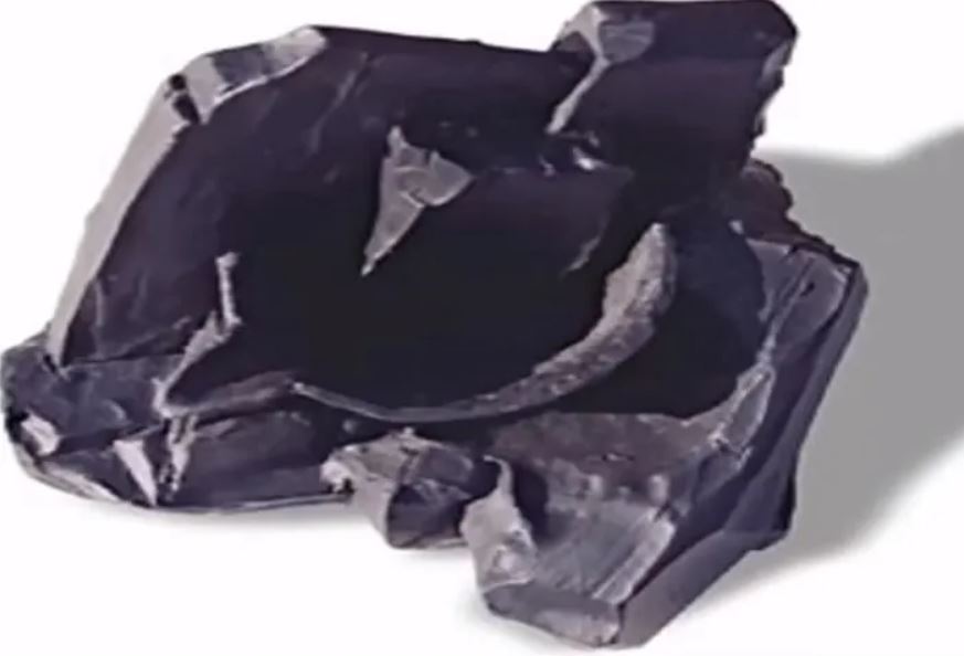 Huella de un cuenco en un fragmento de carbón.