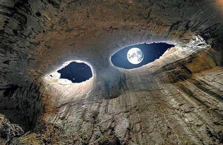 Cueva de los Ojos de Dios en Bulgaria