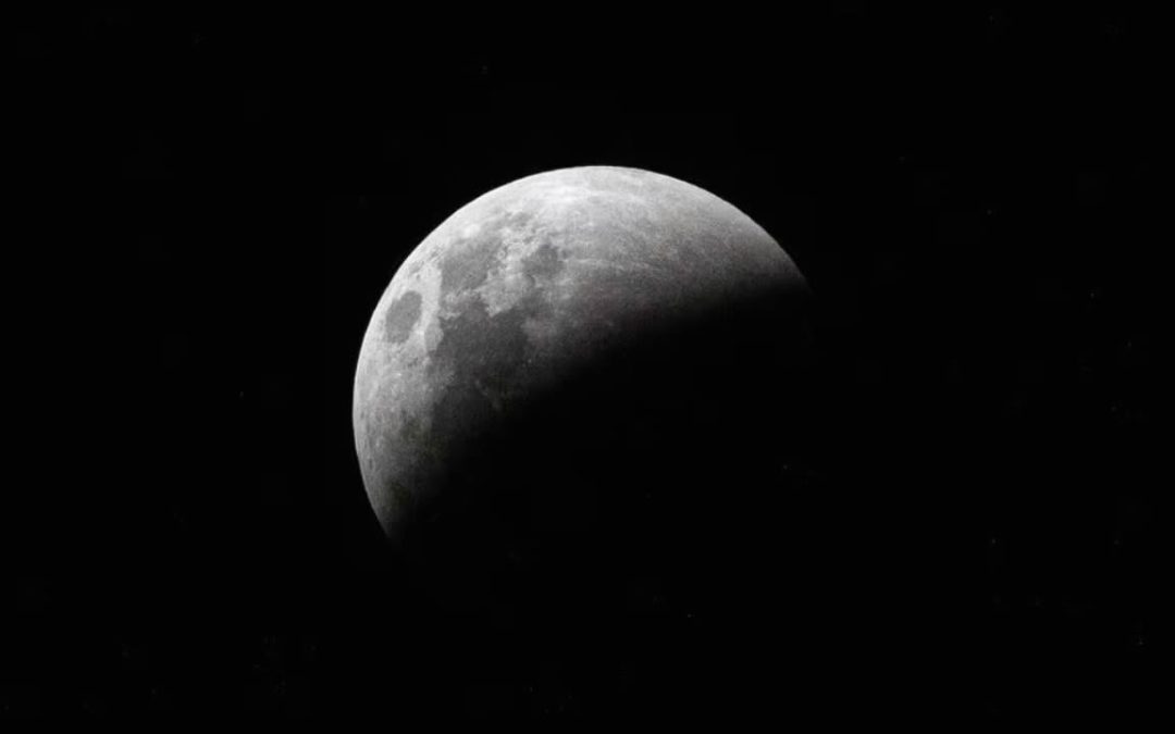 La luna perderá su brillo hoy: eclipse lunar penumbral será visible este 24 y 25 de marzo