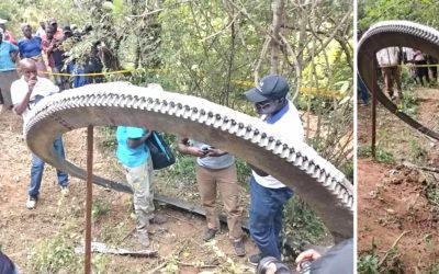 Un enorme aro de metal de casi 500 kg cae desde el espacio en un pueblo de Kenia. Desconocen su origen