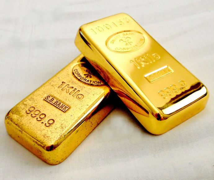El oro no es tan raro como podría pensarse. El problema es que el 99.999% de las reservas terrestres de oro y otros metales preciosos están encerradas en el núcleo de la Tierra, a unos 3.000 km de su interior y, por tanto, fuera del alcance de la humanidad.