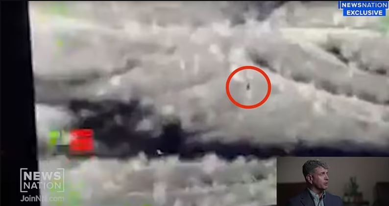 El denunciante de ovnis Bob Thompson compartió un video nunca antes visto de un ovni con forma de cigarro que sobrevoló Arizona a principios de 2020.