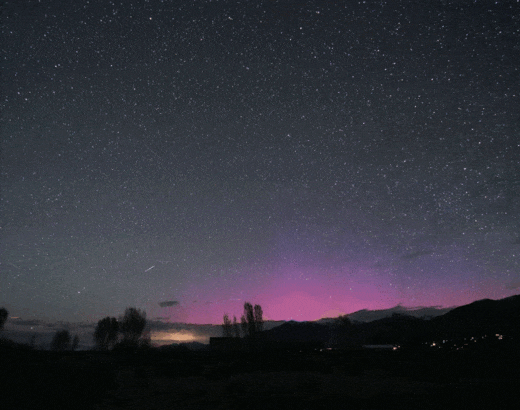 "La aurora ondulaba a baja altura en el horizonte norte cuando, de repente, una brillante raya de luz, que recordaba a la reentrada de un cohete, apareció en lo alto del cielo y descendió hacia el horizonte", explica Lewinski.