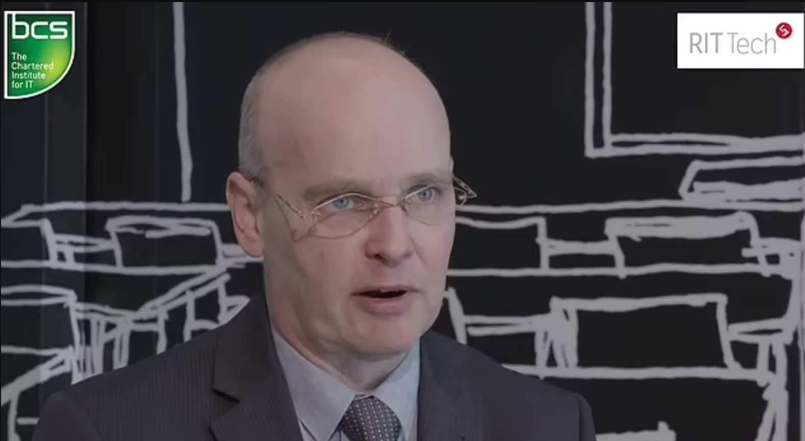 El Dr. Ian Pearson (en la foto) ha pronosticado que la inmortalidad podría ser posible para 2050. Ha sugerido que los avances en informática, ingeniería genética y robótica conducirán a la creación de cuerpos mejorados o mentes digitales.