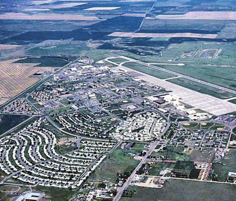 Un condecorado ex oficial de la Fuerza Aérea de los Estados Unidos ha lanzado una advertencia aleccionadora sobre la amenaza real que representan los OVNIs, y no es lo que la mayoría de la gente podría pensar. En la imagen: Base Aérea Malmstrom, Montana.