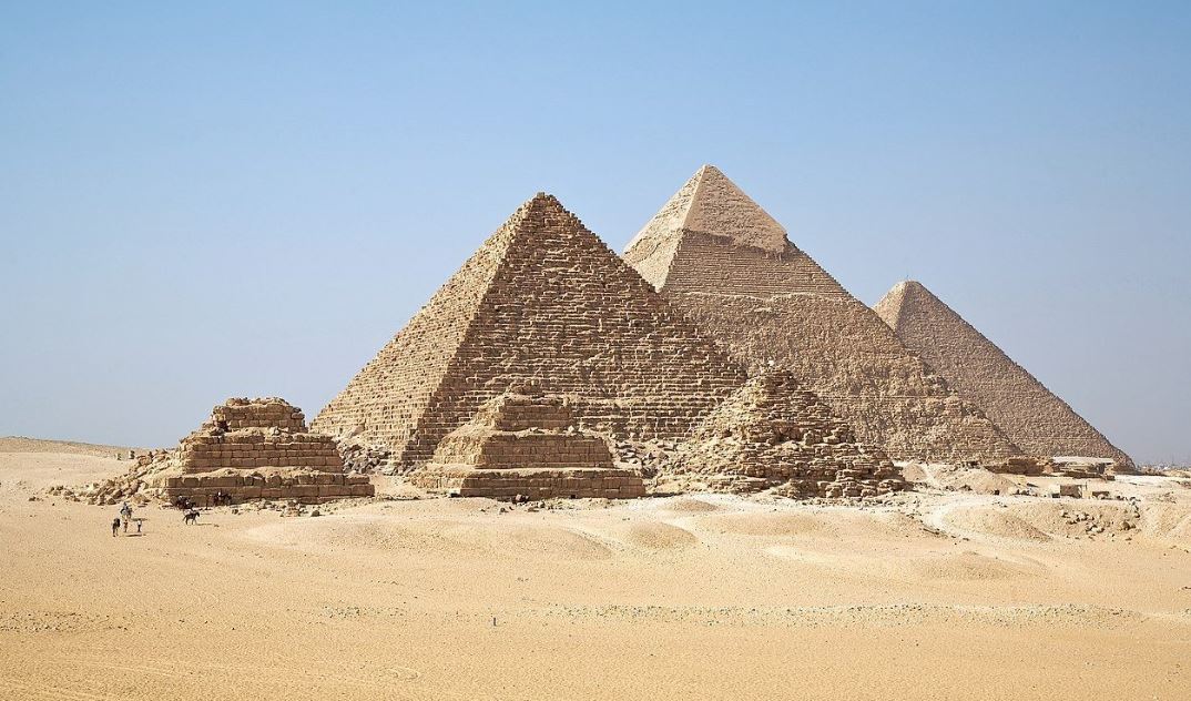 ¿Existe un gran complejo subterráneo oculto en las arenas del desierto de Giza?