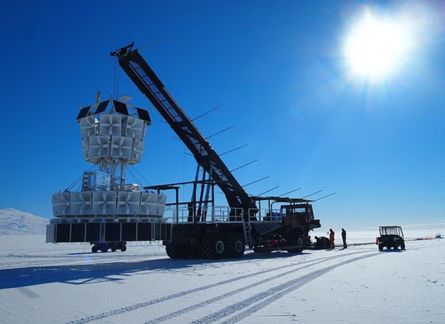 Las señales fueron detectadas por la Antena Transitoria Impulsiva Antártica (ANITA), un conjunto de instrumentos diseñados para detectar partículas esquivas llamadas neutrinos.