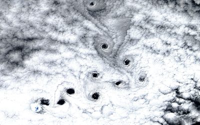Diez extraños “vacíos oscuros” arremolinados aparecen en el cielo sobre una isla deshabitada cerca de la Antártida