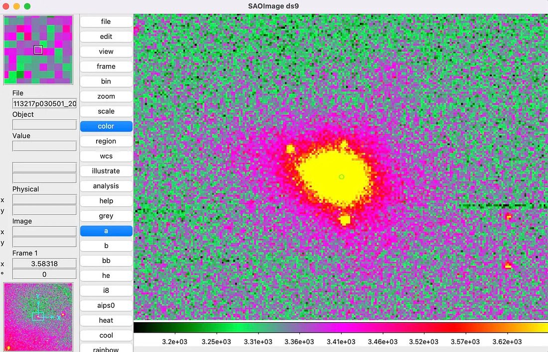 DS9: imagen de 3I/ATLAS procesada en DS9 con la coma más brillante en amarillo (8 de diciembre de 2025).